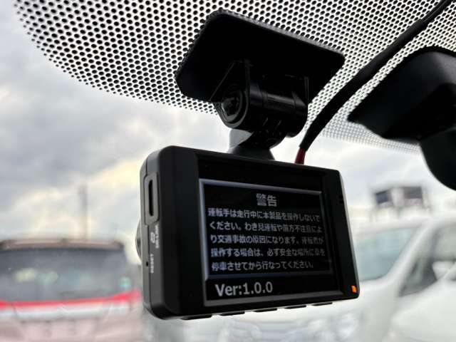 今の時代には必須のドライブレコーダーが装備されております♪あおり運転対策や、事故があった際にはとても重宝する装備となっております♪あると安心して運転する事ができますね♪