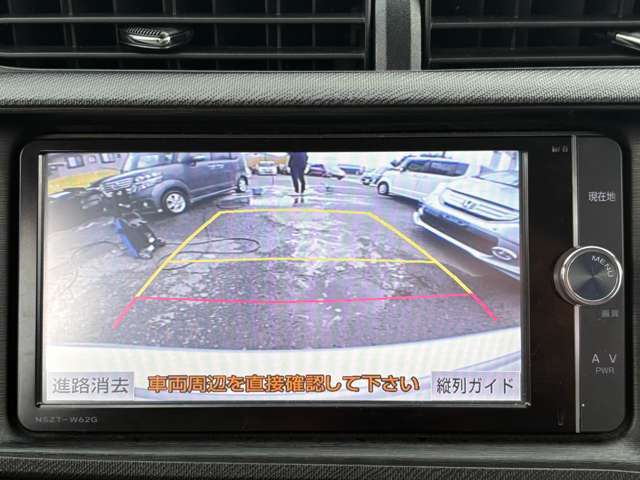 バックカメラを装備しておりますので安全にバックする事が可能になっております♪バックが苦手な方でも安心して駐車する事が出来ますよ♪