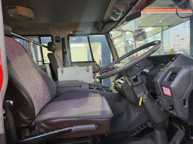 お車の状態はお客様で、試乗してご確認いただけます。気になる傷などはサービスで板金塗装可能です。お問い合わせ先【無料電話】0078-6002-362048まで♪