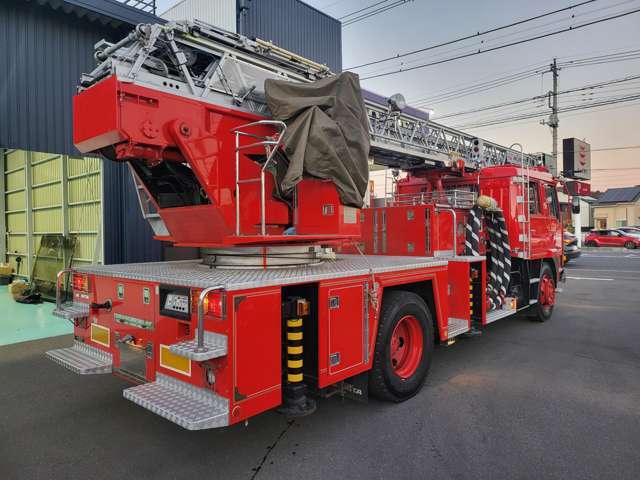 当社保証は国産車15年未満、15万キロ未満ので、外車は10年未満、6万キロ未満の車両を走行無制限で6ヶ月、1年、2年、3年まで保証付けることは可能です。詳しくは当社スタッフまでお問い合わせください！
