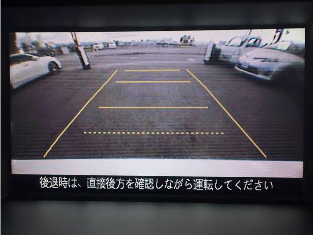 駐車が苦手な方でも安心のバックカメラ☆