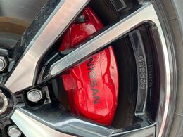 【レッドアルミキャリパー対向ピストンブレーキ】