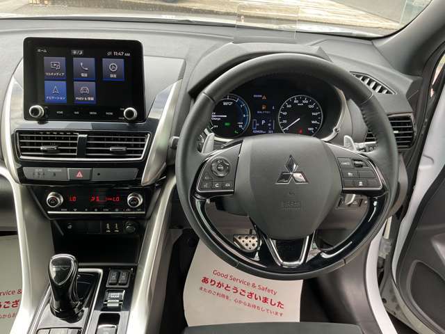 ハンドルにはステアリングヒーターも搭載されているので寒い冬でも快適に運転を楽しめます(^^♪