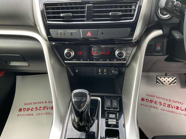 とてもきれいな状態のシフトレバーです。