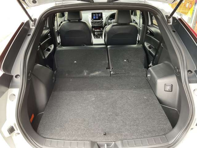 シートを倒せば長い荷物もらくらく♪