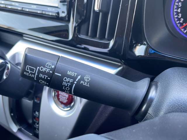 【運転席操作部】快適なドライブを楽しむための機能が装備されています！運転席から触れるので、使いやすいです！除菌プランいれていただくと、さらに清潔で安心していただけます！