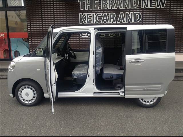 ケイカフェグループの在庫はなんと1500台以上！本格的なカフェを併設した新しいコンセプトのお店です。