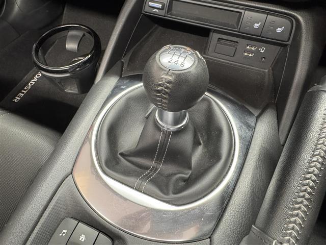 【6速マニュアル】走りの6速！今や数を減らしたマニュアル車です。よりリアルなクルマの“操作”、気持ち良く吹け上がるエンジンサウンド、あなたも体験してみませんか？