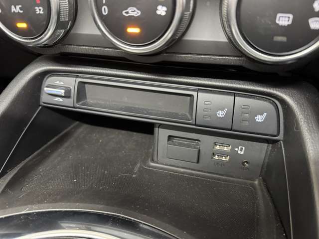 店舗にて現車の確認もいただけますので、お電話で在庫のご確認の上是非ご来店くださいませ。