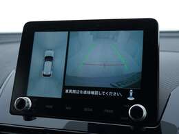 マルチアラウンドモニター搭載です！上から見下ろす形でお車の周囲を確認することが出来ますので、駐車が苦手な方でも、白線に沿った綺麗な駐車をしやすくなっております！