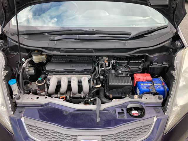 エンジンルーム内の綺麗さが、「状態の良さ」を物語っておりますね！