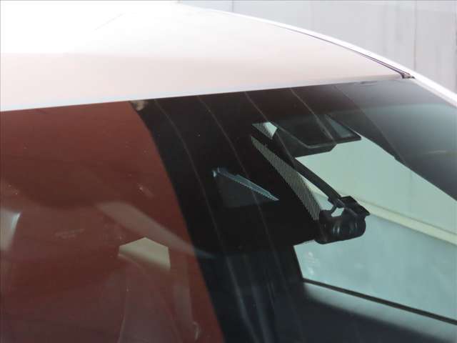 もう無くてはならない、ドライブレコーダーが搭載済みです！あおり運転等の抑制にもなりますし、万が一の時もこれでバッチリ確認できます！