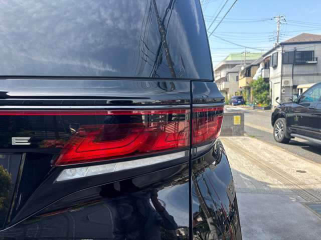 クルマの写真はできる限りたくさん掲載しています！中古車なので外装の細かいキズや内装のシート状態、パネルやオーディオ周りもたくさん撮影しております！