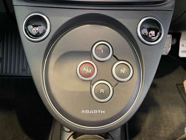 ご不明点など車両詳細等も店舗スタッフまでお問い合わせください。通話無料専用フリーダイヤルもご用意しております。0078-6003-131354　ご利用ください。