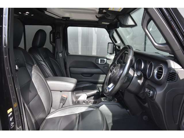 「カーセンサーを見て電話しました」とお伝えください。お車の車両状態(装備内容・キズ)は店舗直通【 073-435-5300 】までお電話お待ちしております。全国納車可能です。納車方法に関してもお気軽にご相談ください。