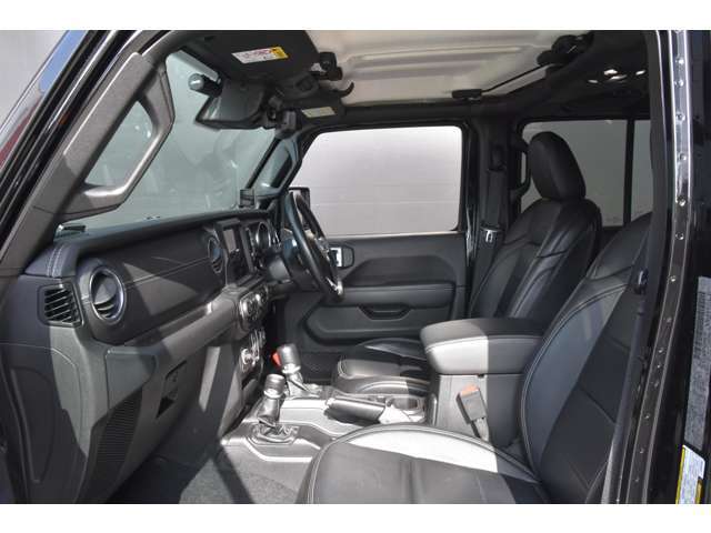 「カーセンサーを見て電話しました」とお伝えください。お車の車両状態(装備内容・キズ)は店舗直通【 073-435-5300 】までお電話お待ちしております。全国納車可能です。納車方法に関してもお気軽にご相談ください。