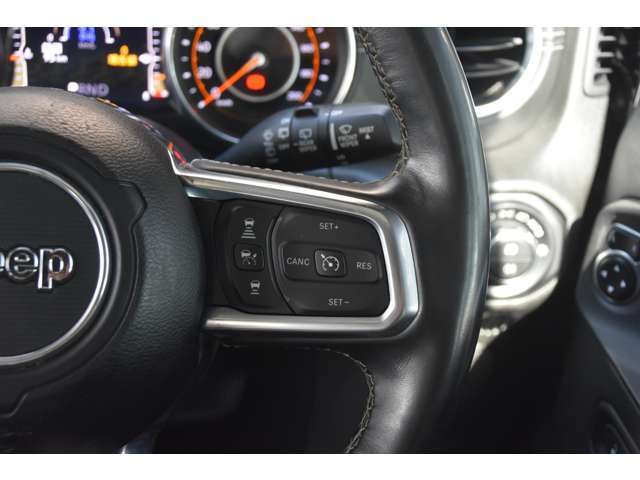 「カーセンサーを見て電話しました」とお伝えください。お車の車両状態(装備内容・キズ)は店舗直通【 073-435-5300 】までお電話お待ちしております。全国納車可能です。納車方法に関してもお気軽にご相談ください。
