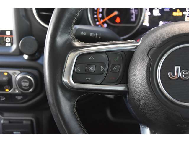 「カーセンサーを見て電話しました」とお伝えください。お車の車両状態(装備内容・キズ)は店舗直通【 073-435-5300 】までお電話お待ちしております。全国納車可能です。納車方法に関してもお気軽にご相談ください。