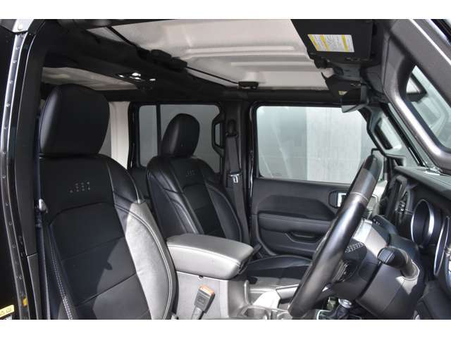 「カーセンサーを見て電話しました」とお伝えください。お車の車両状態(装備内容・キズ)は店舗直通【 073-435-5300 】までお電話お待ちしております。全国納車可能です。納車方法に関してもお気軽にご相談ください。