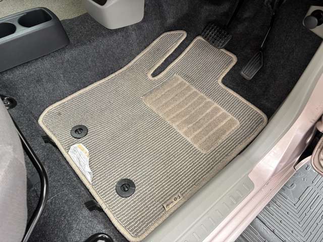 使用感は御座いますが、ご納車前には掃除機清掃を行います！