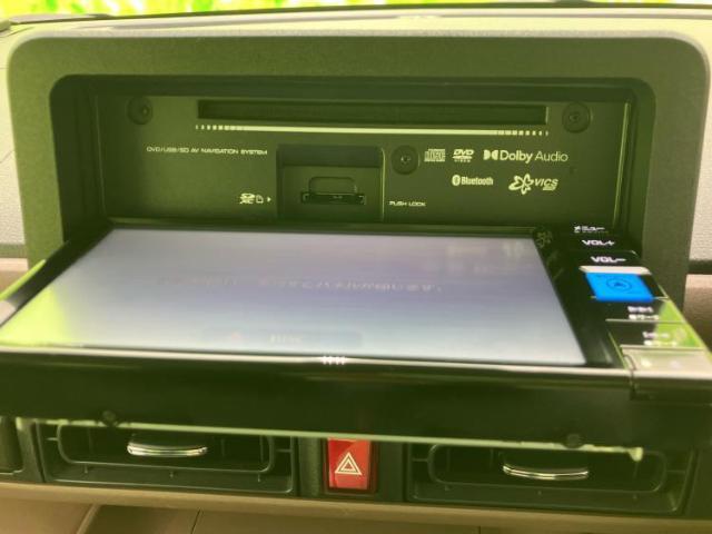 WECARSの展示場では実際に見て、触ってお車をお選びいただけます！知識の豊富な営業スタッフが様々なカーライフをご提案いたします！