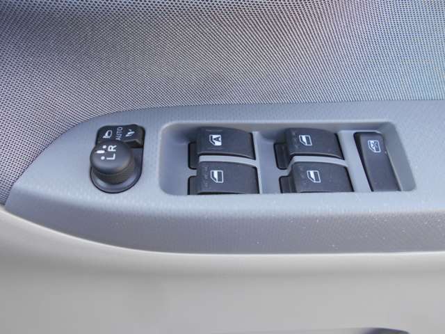 当社はアフターサービスを最重要と考えて、鈑金塗装・民間車検専門工場を備えております。指定工場ですので、点検整備やアフターメンテナンス、車検まで幅広く対応いたします。