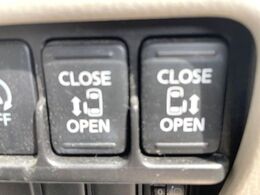 【両側パワースライドドア】スマートキーや運転席のスイッチで後席両側スライドドアの開閉が可能♪電動だから力を入れてドアを開ける必要が無く、小さなお子様でも簡単に開け閉めでき快適です♪