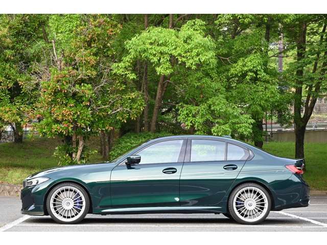 外装;アルピナグリーン　内装；モカデコレーションキルティング　ワンオーナー車　保証書　取扱説明書　スペアキーレス