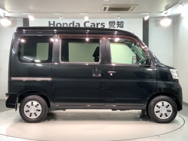 当社の車両には『安心して車選びをしていただくために』お支払い総額を表示しております。税金、自賠責保険料、登録費用、リサイクル料金が含まれており、県内登録及び届出で店頭納車の場合になります。