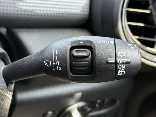 ご遠方の場合でも、下取り車両の金額を概算でお出しすることは可能でございます。車検証をお手元に、走行距離をご確認の上お問い合わせくださいませ。