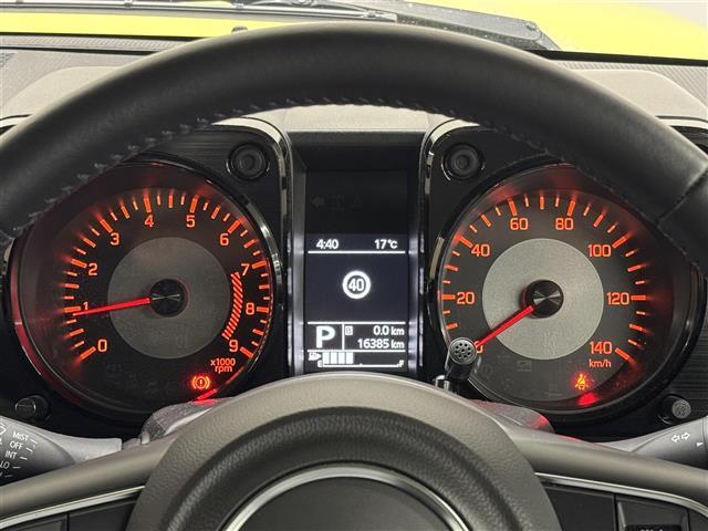 【メーターまわり】ドライバーから見やすい位置にあって安全運転に寄与します。マルチインフォメーションディスプレイでは、クルマに関するたくさんの情報を確認可能。