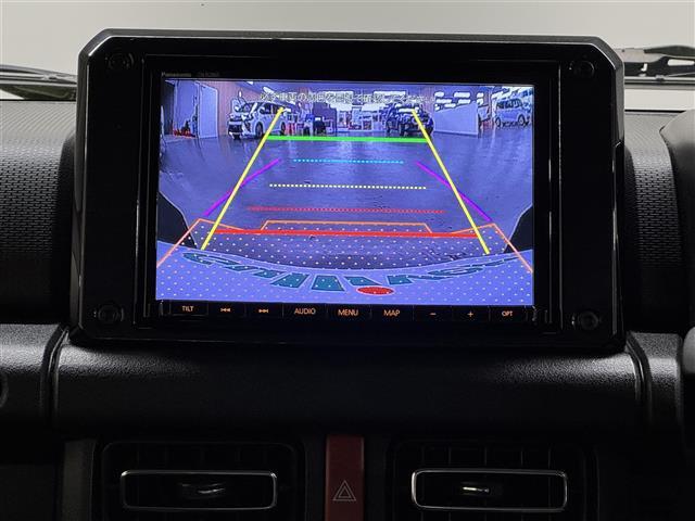 【バックカメラ】駐車時に後方がリアルタイム映像で確認できます。大型商業施設や立体駐車場での駐車時や、夜間のバック時に大活躍！運転スキルに関わらず、今や必須となった装備のひとつです！