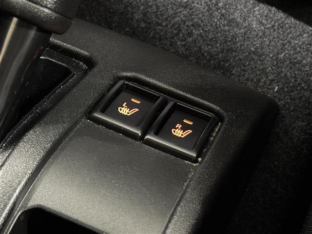 【シートヒーター】スイッチを入れると数十秒で座席が温かくなります。エアコンとは違い、身体と密着しているシートが温まるので、冬場には嬉しい装備です！