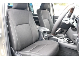 Zグレード上級ファブリックシート！ 通気性に優れ、暑い時期の運転もストレスフリーです！