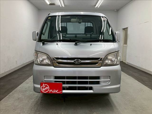 初の車を購入されるお客様が多いのも、このお店の特徴です。だからこそ、安心して乗って頂ける様に保証やロードサービスも充実させています。