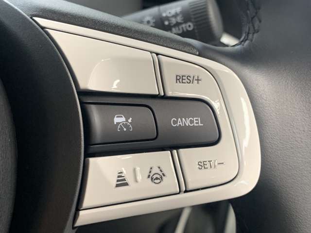 ホンダセンシング付きです！様々な安全装備と運転支援装置があなたを危険から守り運転の負担も軽減してくれます！操作は簡単ですので心配はしないで下さい。