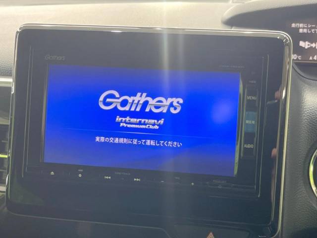 【純正ナビ】人気の純正ナビを装備しております。ナビの使いやすさはもちろん、オーディオ機能も充実！キャンプや旅行はもちろん、通勤や買い物など普段のドライブも楽しくなるはず♪