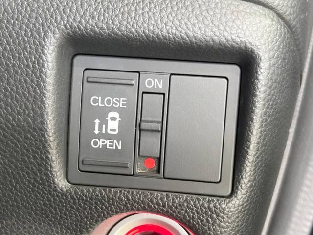 【パワースライドドア】スマートキーや運転席のスイッチでスライドドアの開閉が可能♪電動だから力を入れてドアを開ける必要が無く、小さいお子様でも、重い荷物を持っている時もラクに開け閉めできます♪