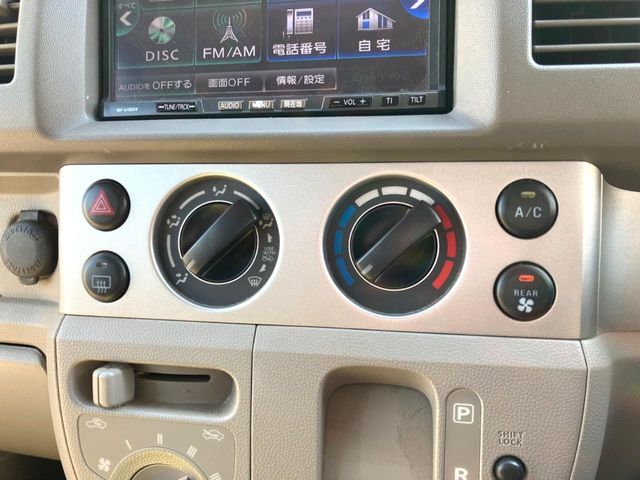 寒い冬も暑い夏も全席に快適な空調を届けてくれる、ダイヤル式エアコンを装備♪
