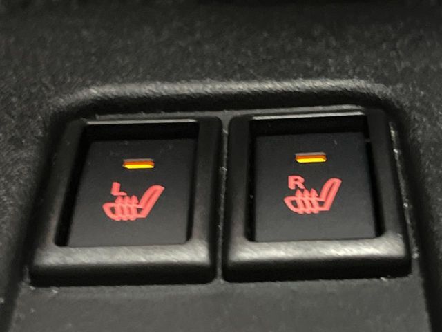 【シートヒーター】寒い日に重宝するシートヒーター！エアコンより早く温まってくれるので寒がりの人も安心ですね♪エアコンの温風は乾燥するから苦手、という方にもをおすすめです。