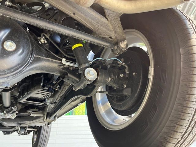 お車を安心してお乗りいただく為には、足回りの定期点検が欠かせません。サービスサポート（有償保証）では無料点検もご提供しており、安心のカーライフをお過ごしいただけるサポート体制が整っています。