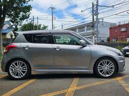 少人数で運営しております。在庫の確認、ご予約をお願いいたします。ストックヤードもございますので、ご予約のない場合はお時間がかかります。