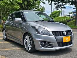 修復歴は右フロントです。きれいに直っております。走行に問題はございません。凹み傷はトランクにございます。