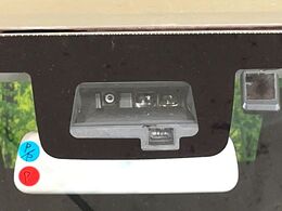 【スズキ　セーフティサポート】走行中に前方の車両等を認識し、衝突しそうな時は警報とブレーキで衝突回避と被害軽減をアシスト。より安全にドライブをお楽しみいただけます。