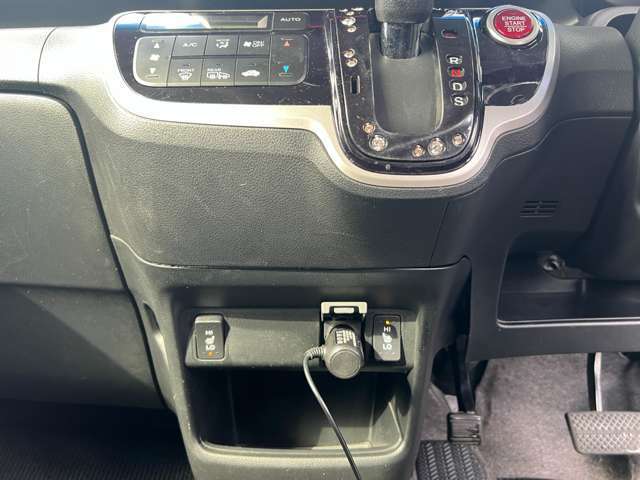 当社の展示車は全車両に車両状態説明書を掲示しております。修復歴の有無は勿論、ドア等の外板の交換歴の有無までも表示☆口頭説明では無く書面にてお渡ししております☆