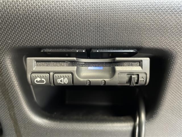 【ETC】有料道路を利用する際に料金所で停止することなく通過できる、ETC車載器（ノンストップ自動料金収受システム機器）が装備されています。セットアップを行うことで利用可能になります。