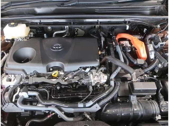 2500ccガソリンエンジン＋モーターのハイブリッドです。