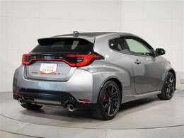 後部にはプライバシーガラスを装備しております。