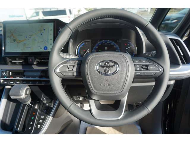 見通しのいい視界と視線移動に配慮されたレイアウト。スムーズに運転操作ができるように、シート、ステアリング、シフトレバーなどを適切に配置。