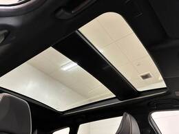 【サンルーフ】人気メーカーオプション。開放感溢れる車内を演出します☆